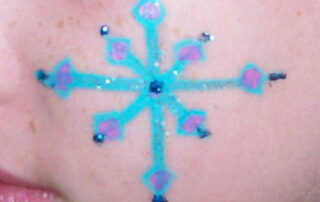 A Snow Flake Pattern With Stone in Blue Color